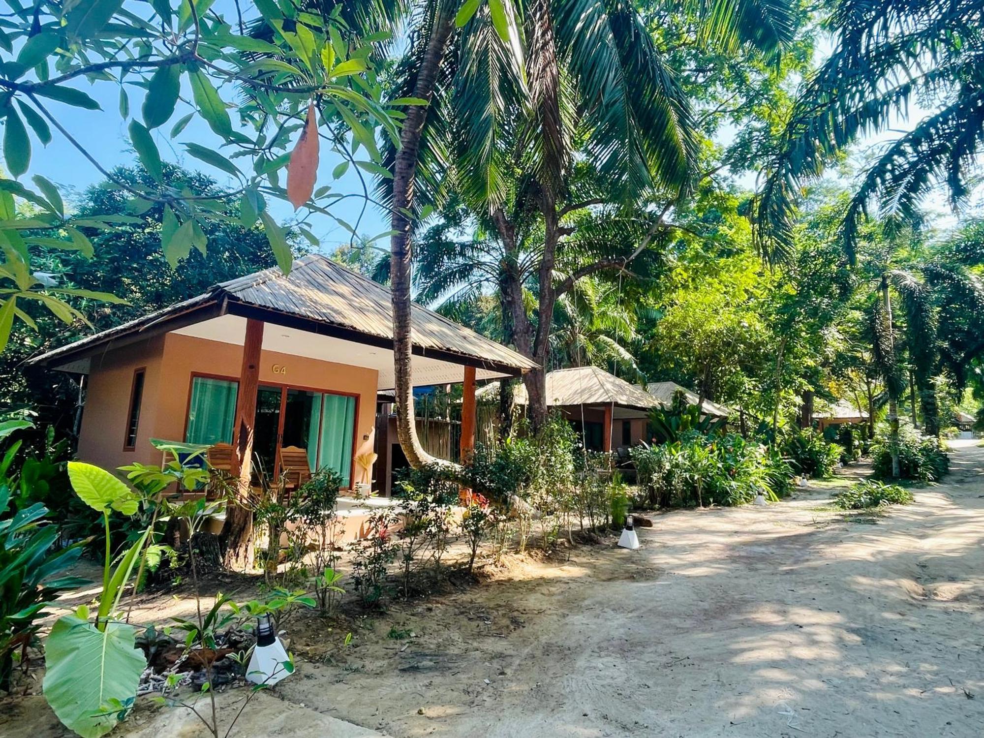 Sunny Cove Beach Resort Koh Phayam Ranong Esterno foto