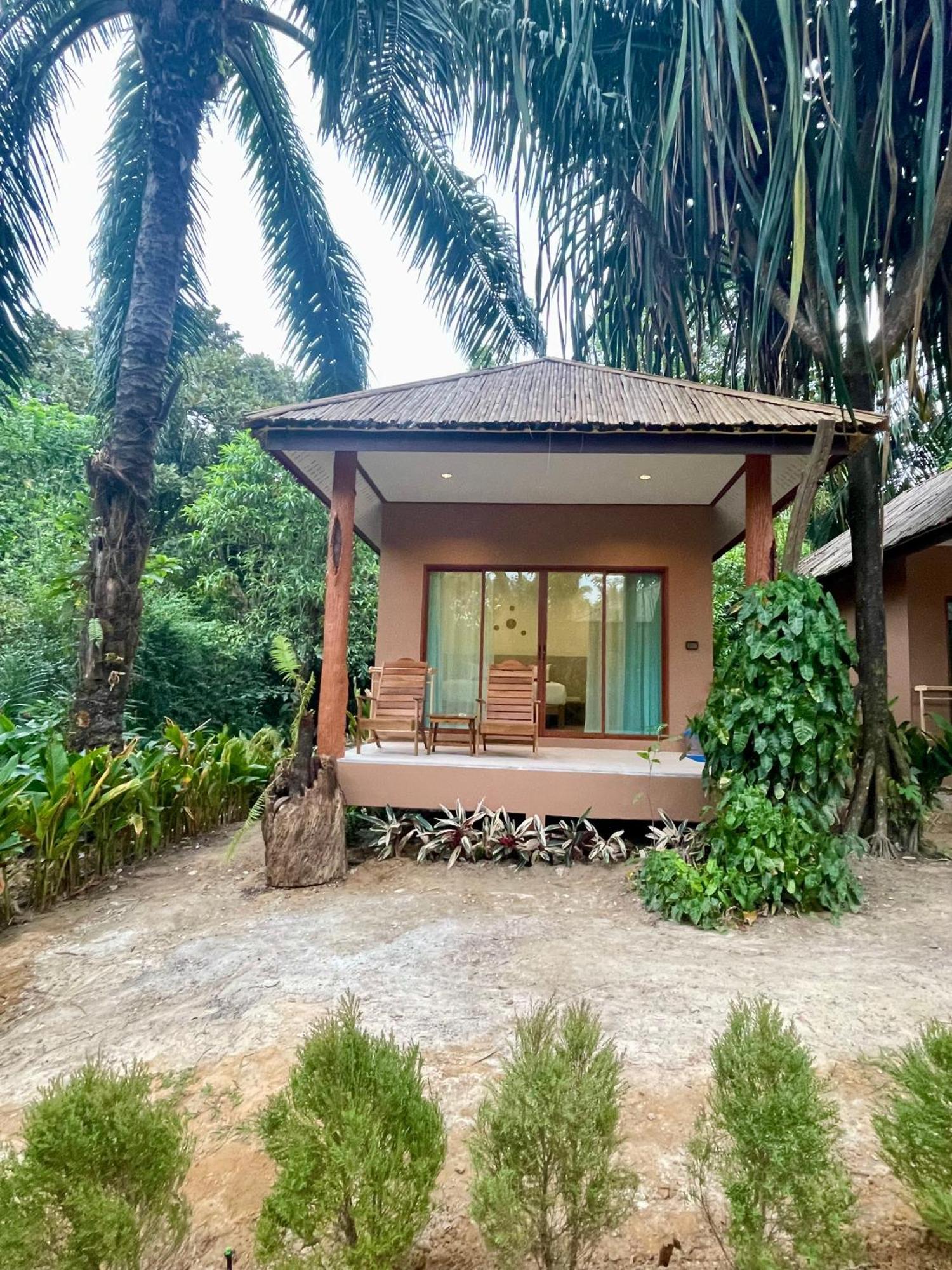 Sunny Cove Beach Resort Koh Phayam Ranong Esterno foto