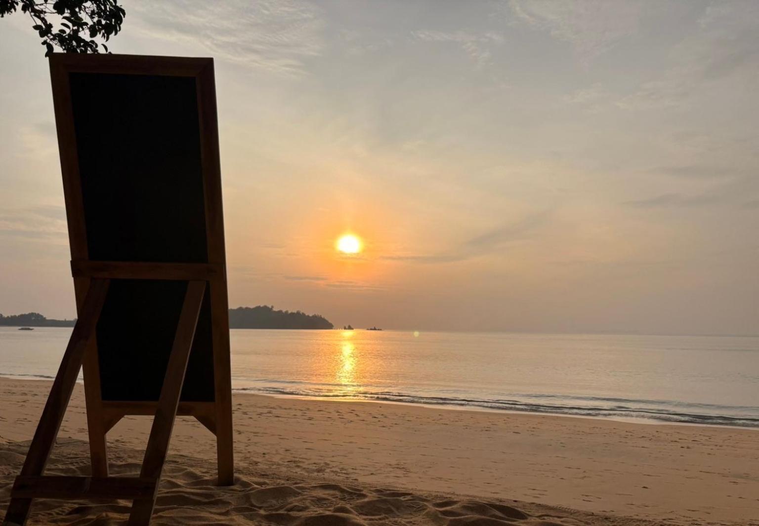 Sunny Cove Beach Resort Koh Phayam Ranong Esterno foto