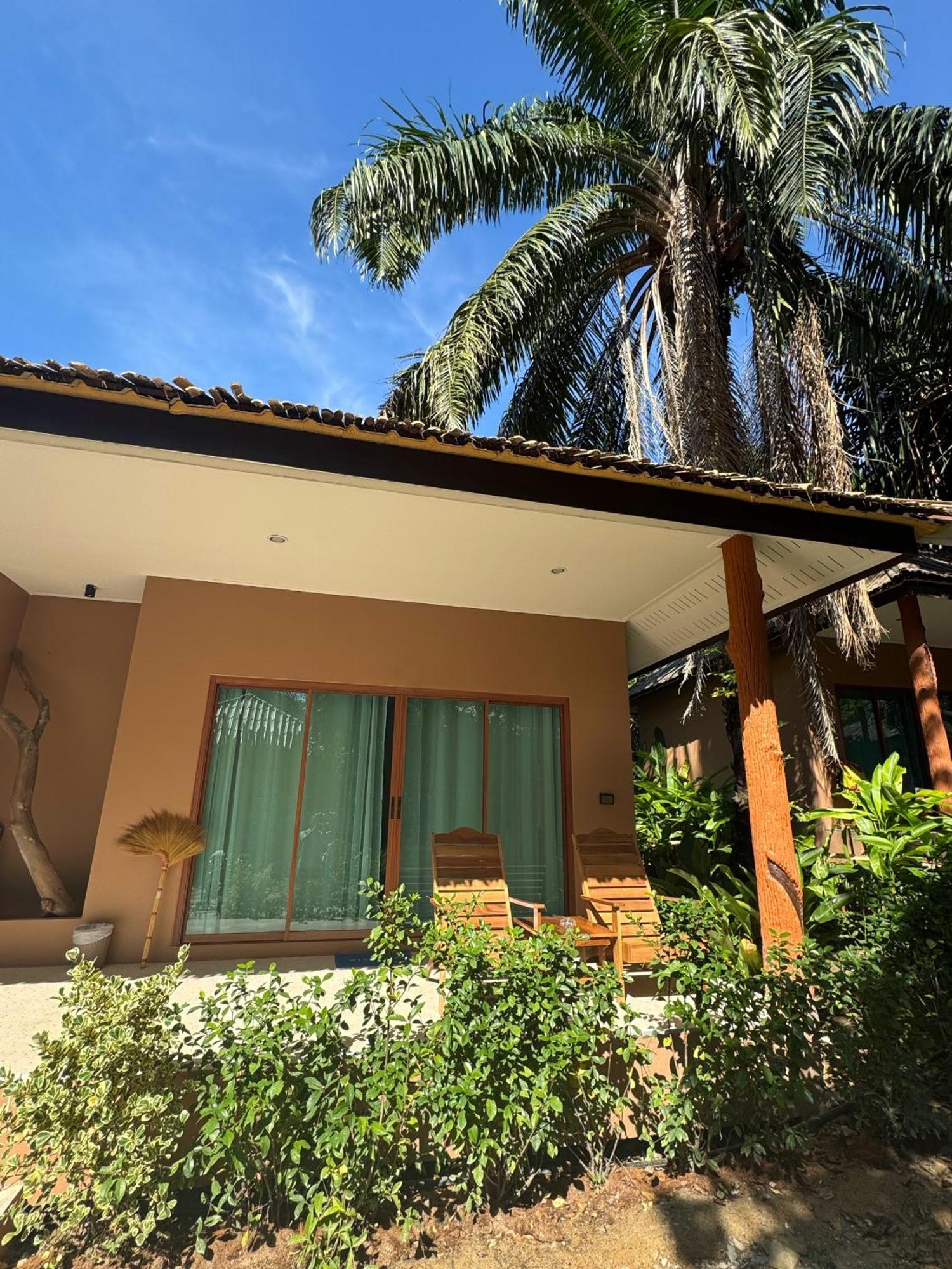 Sunny Cove Beach Resort Koh Phayam Ranong Esterno foto