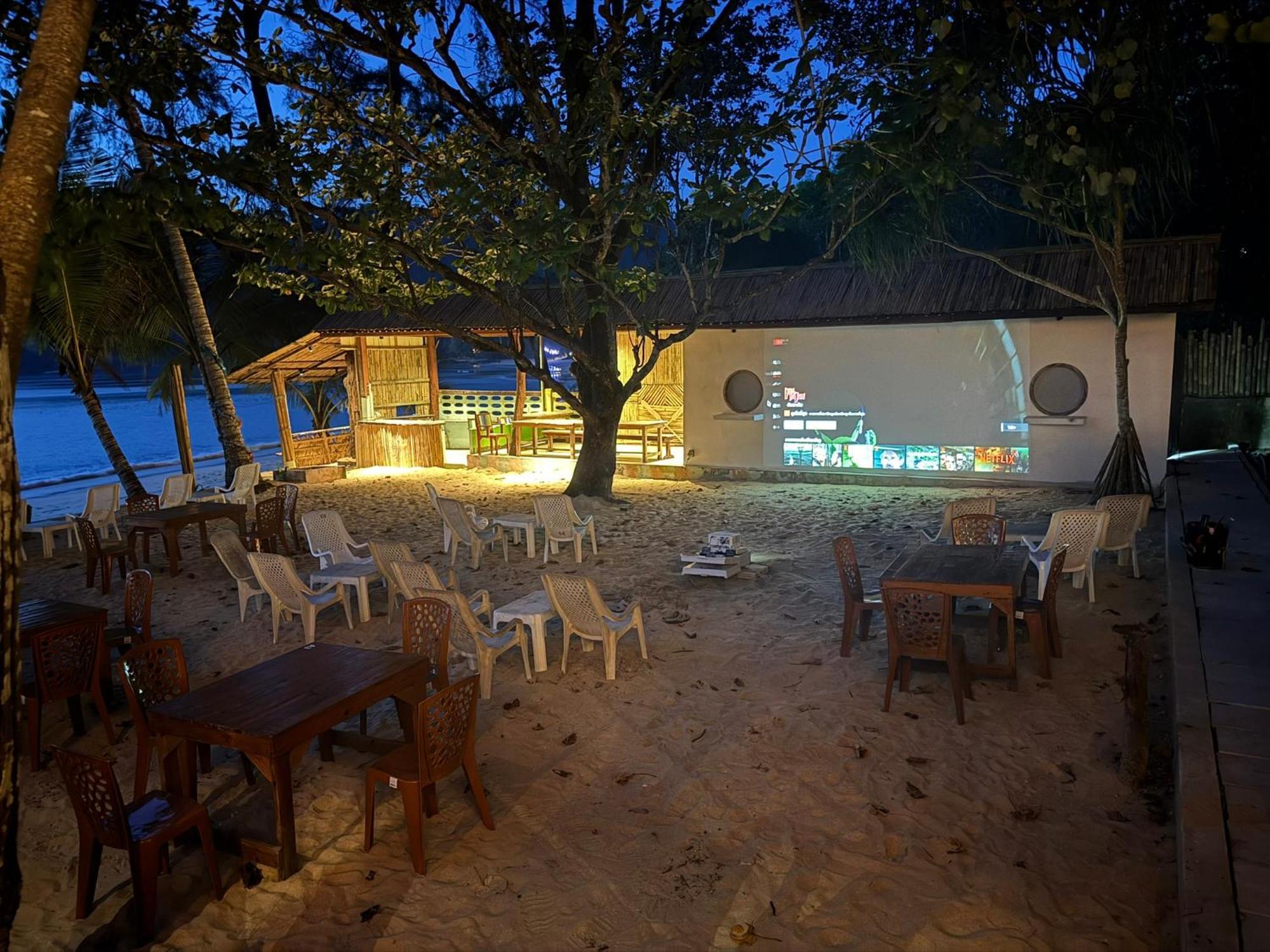 Sunny Cove Beach Resort Koh Phayam Ranong Esterno foto