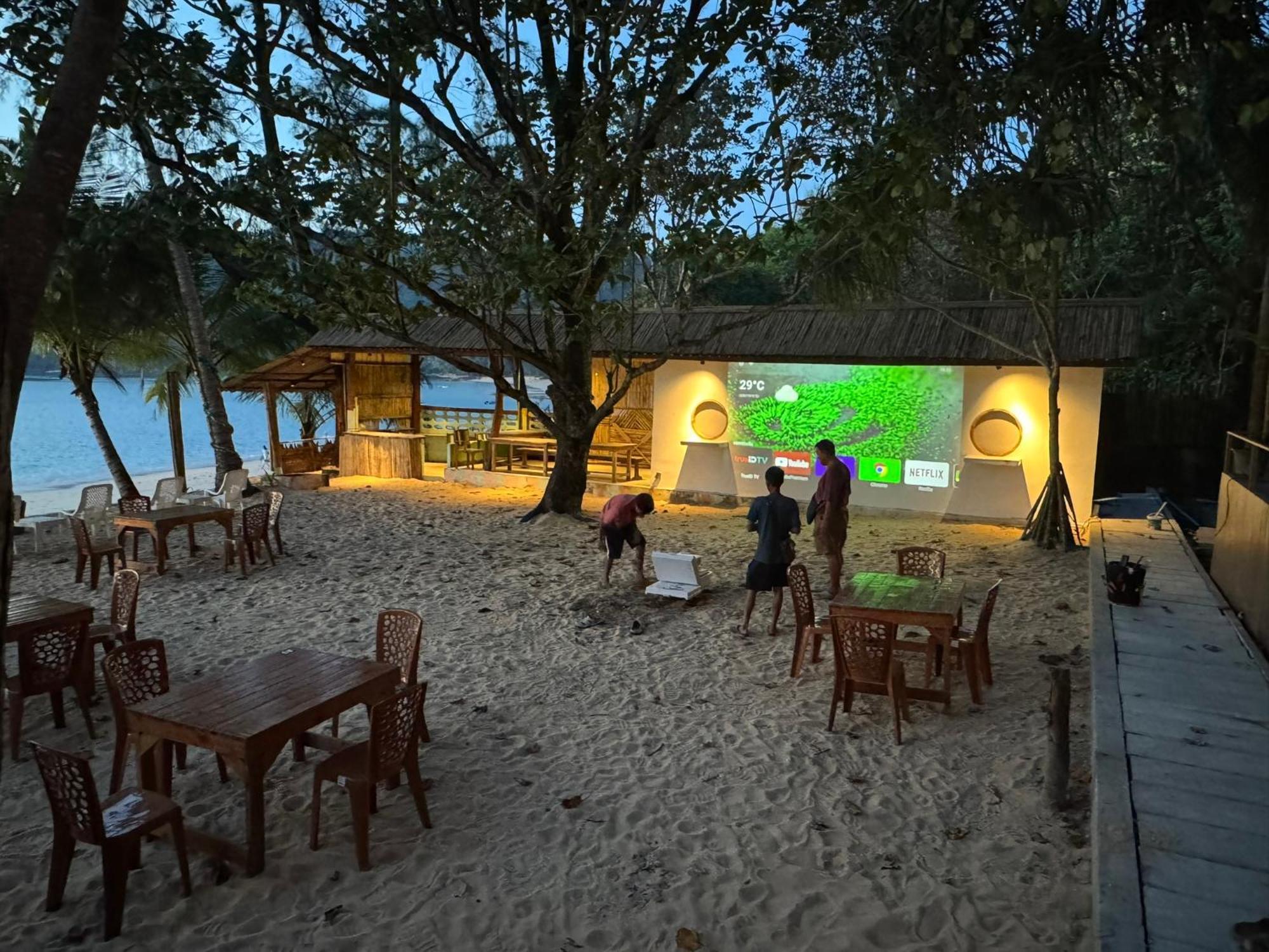 Sunny Cove Beach Resort Koh Phayam Ranong Esterno foto
