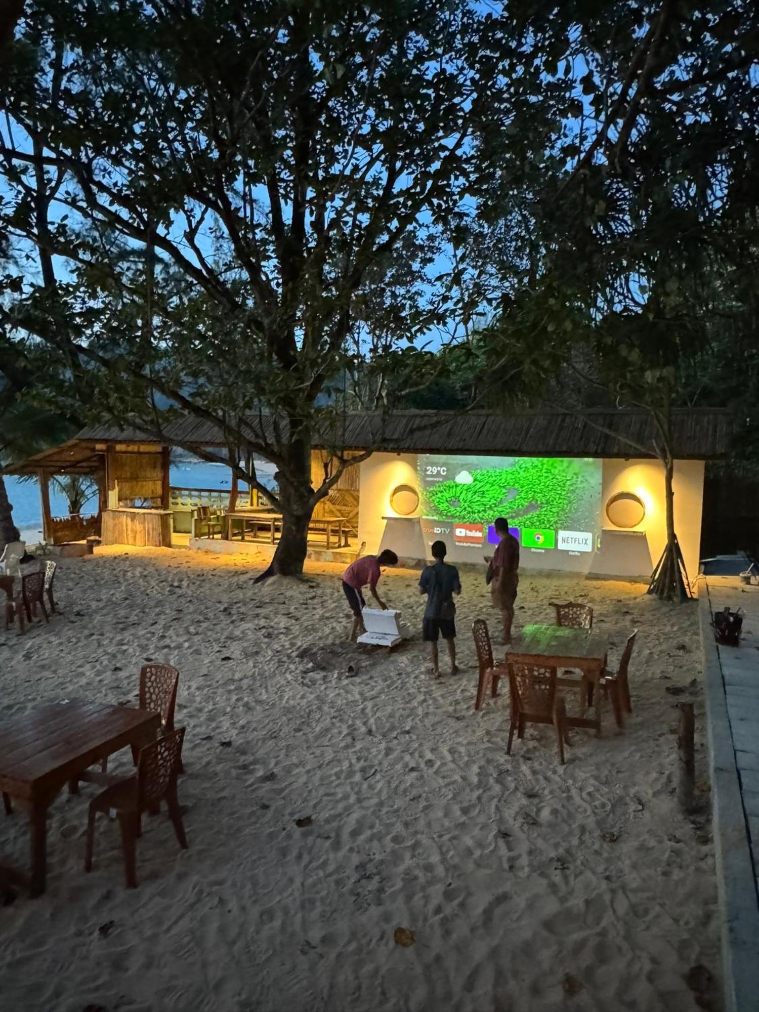Sunny Cove Beach Resort Koh Phayam Ranong Esterno foto