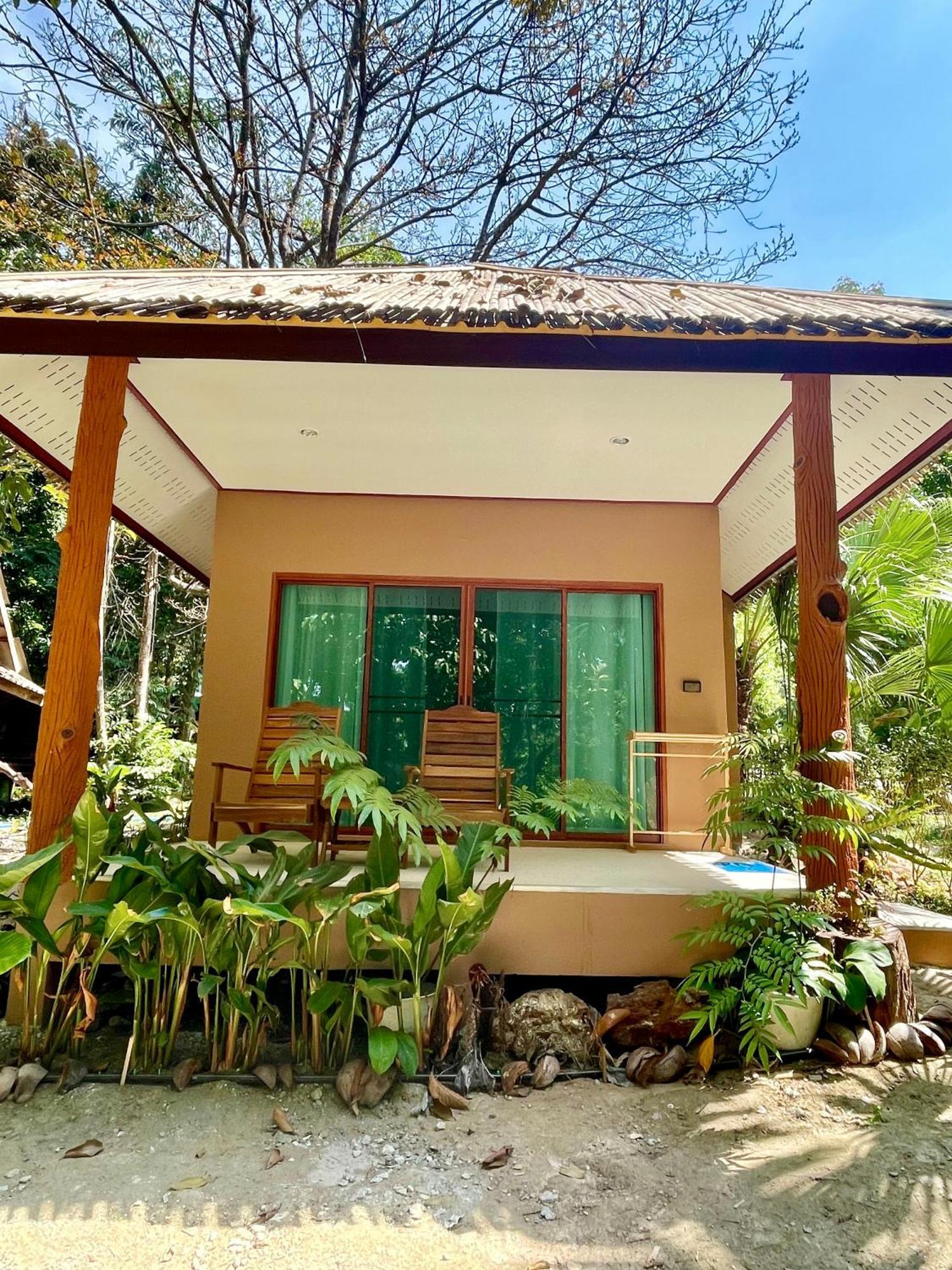 Sunny Cove Beach Resort Koh Phayam Ranong Esterno foto